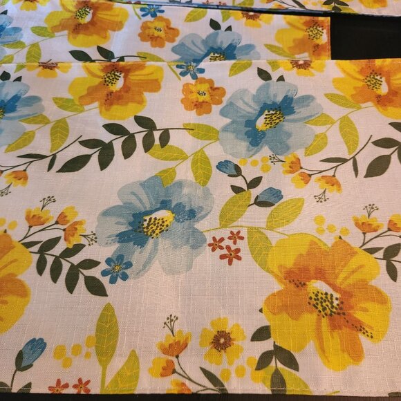 New with Tags Fabric Floral Placemats 11" x 17" 100% Polyester - Picture 4 of 7